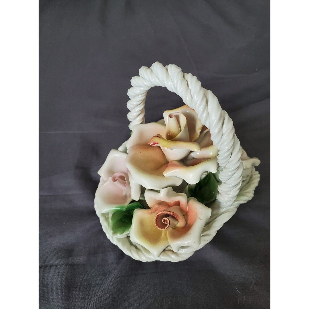 Capodimonte woven baset of roses